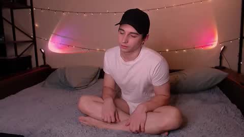 Snapshot of dontknowloool chatting on 10.23.25 EliotKenny online show from 10.23.25