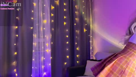 Snapshot of dontouchmyass chatting on 02.28.25 Ely online show from 02.28.25