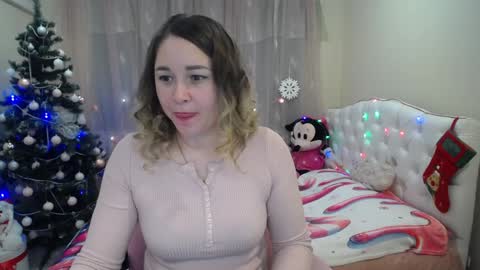 Snapshot of dorasuun chatting on 12.22.24 dorasuun online show from 12.22.24