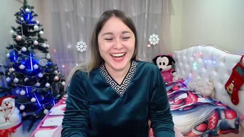 Snapshot of dorasuun chatting on 12.27.24 dorasuun online show from 12.27.24