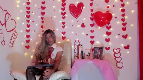 Nicolle online show from 02.10.25