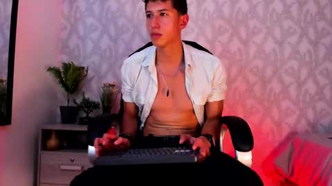 Snapshot of dorian_mystery chatting on 12.03.24 dorian_mystery online show from 12.03.24