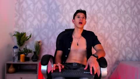 Snapshot of dorian_mystery chatting on 12.15.24 dorian_mystery online show from 12.15.24