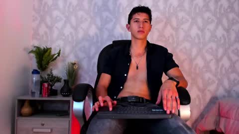 Snapshot of dorian_mystery chatting on 12.16.24 dorian_mystery online show from 12.16.24