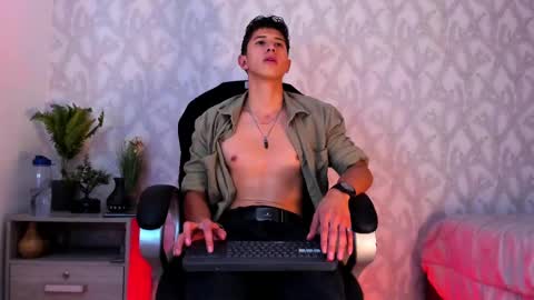 Snapshot of dorian_mystery chatting on 12.17.24 dorian_mystery online show from 12.17.24