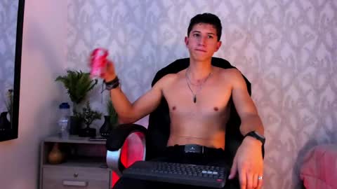 Snapshot of dorian_mystery chatting on 12.17.24 dorian_mystery online show from 12.17.24