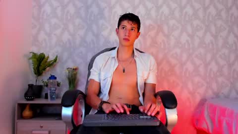Snapshot of dorian_mystery chatting on 01.14.25 dorian_mystery online show from 01.14.25