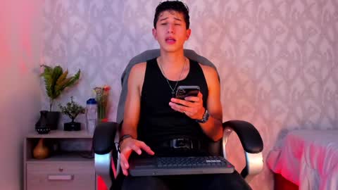 Snapshot of dorian_mystery chatting on 01.16.25 dorian_mystery online show from 01.16.25