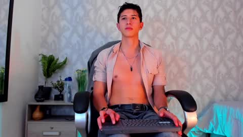 Snapshot of dorian_mystery chatting on 01.18.25 dorian_mystery online show from 01.18.25