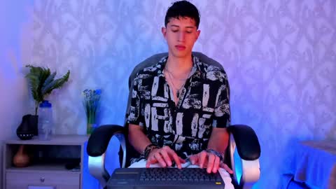 Snapshot of dorian_mystery chatting on 01.25.25 dorian_mystery online show from 01.25.25