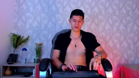 Snapshot of dorian_mystery chatting on 01.26.25 dorian_mystery online show from 01.26.25