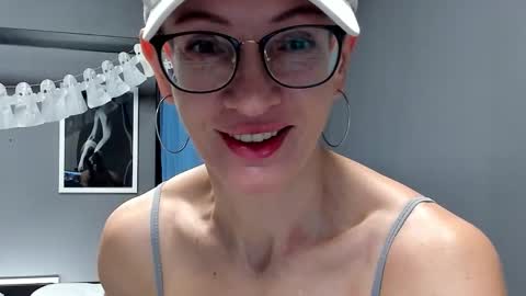 Dorothy Next stream on Monday at 3am-9am online show from 10.29.25