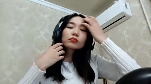 YuKi  online show from 10.09.25