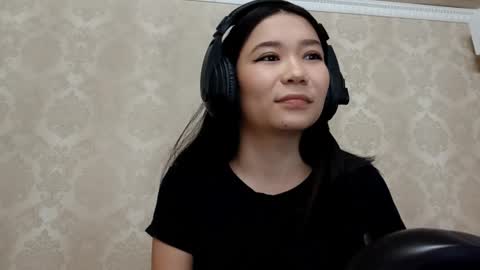 YuKi  online show from 10.15.25