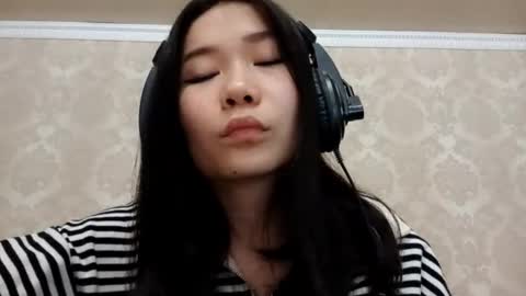 YuKi  online show from 10.21.25