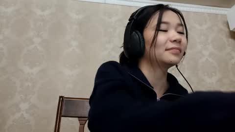 YuKi  online show from 10.30.25