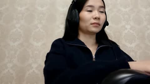 YuKi  online show from 10.31.25