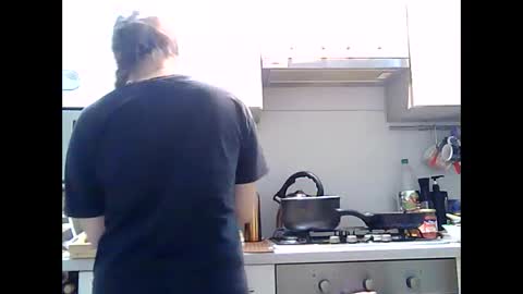 Snapshot of dorrie_ann chatting on 12.31.24 Dorrie Ann online show from 12.31.24