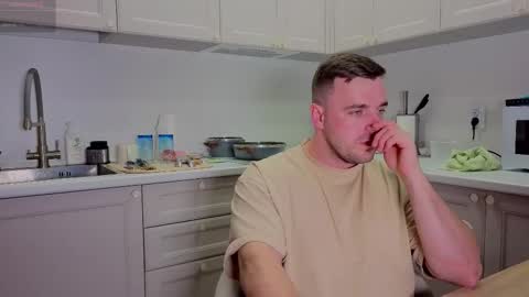 Snapshot of dosilasa chatting on 09.25.25 Sasha online show from 09.25.25