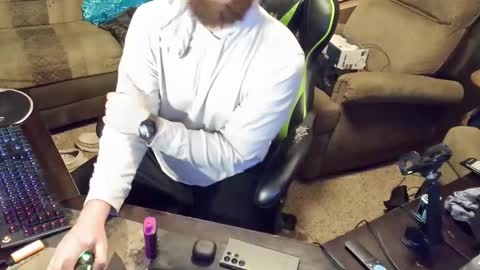 Snapshot of dotyoureyezez chatting on 12.12.24 DotYourEyezez online show from 12.12.24