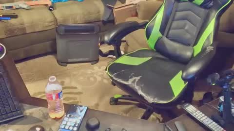 Snapshot of dotyoureyezez chatting on 12.12.24 DotYourEyezez online show from 12.12.24