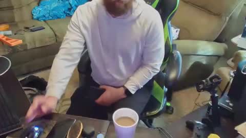 Snapshot of dotyoureyezez chatting on 12.12.24 DotYourEyezez online show from 12.12.24