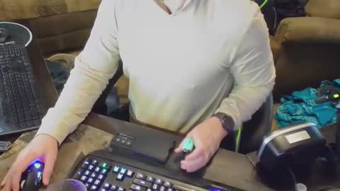 Snapshot of dotyoureyezez chatting on 12.26.24 DotYourEyezez online show from 12.26.24