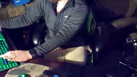 Snapshot of dotyoureyezez chatting on 01.08.25 DotYourEyezez online show from 01.08.25