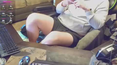 Snapshot of dotyoureyezez chatting on 01.15.25 DotYourEyezez online show from 01.15.25