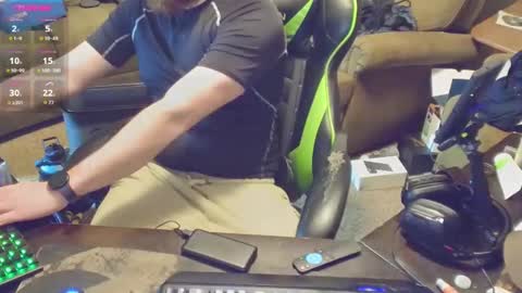 Snapshot of dotyoureyezez chatting on 02.01.25 DotYourEyezez online show from 02.01.25