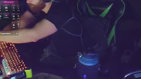 Snapshot of dotyoureyezez chatting on 02.14.25 DotYourEyezez online show from 02.14.25