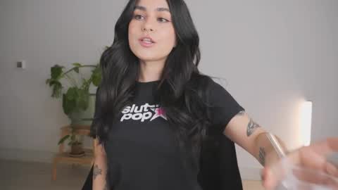 Sara online show from 04.14.26