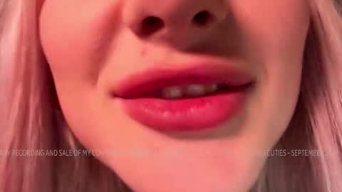 Snapshot of doublecuties chatting on 09.20.25 Lana  Eva  dont forget to give us a thumb up online show from 09.20.25