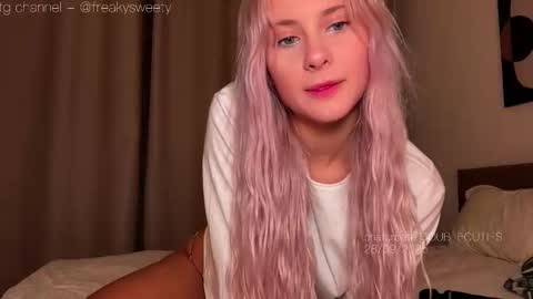 Snapshot of doublecuties chatting on 09.28.25 Lana  Eva  dont forget to give us a thumb up online show from 09.28.25