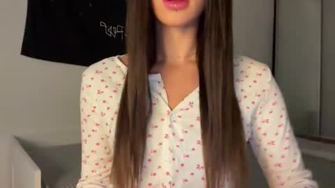 MOLLYYYY dont forget to give me a thumb up online show from 09.23.25