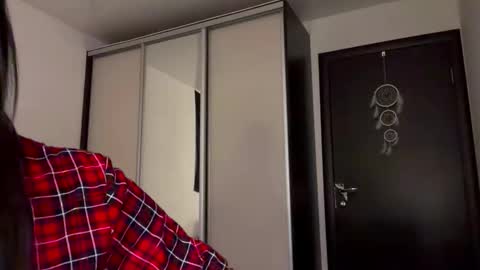 MOLLYYYY dont forget to give me a thumb up online show from 10.20.25