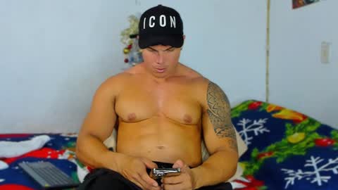 Snapshot of drake_xion1 chatting on 12.18.24 drake_xion1 online show from 12.18.24