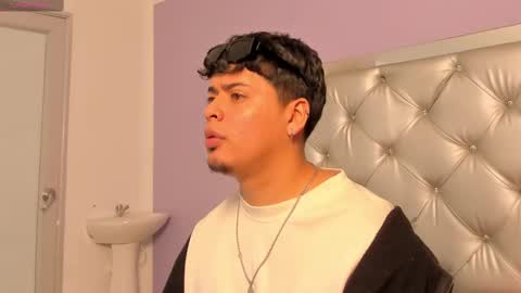 Snapshot of drakenn_ chatting on 10.17.25 drakeeee online show from 10.17.25