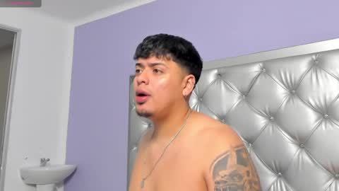 Snapshot of drakenn_ chatting on 10.18.25 drakeeee online show from 10.18.25