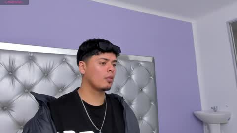 Snapshot of drakenn_ chatting on 10.23.25 drakeeee online show from 10.23.25