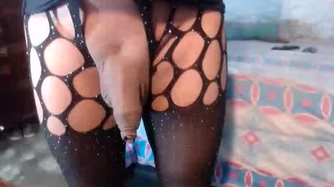 Snapshot of dream_real chatting on 09.17.25 dreamreal online show from 09.17.25