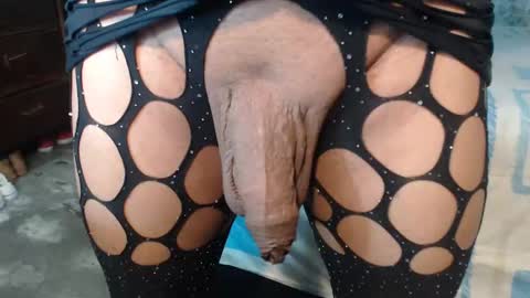 Snapshot of dream_real chatting on 10.15.25 dreamreal online show from 10.15.25