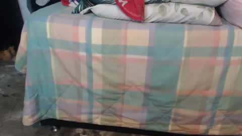 Snapshot of dream_real chatting on 10.18.25 dreamreal online show from 10.18.25