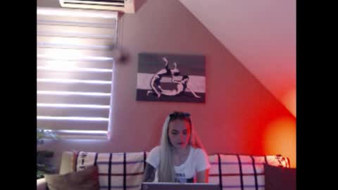 A girl online show from 11.25.25