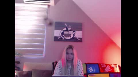 A girl online show from 11.26.25