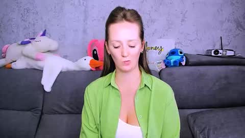 Snapshot of dreamesoul chatting on 09.23.25 dreamesoul online show from 09.23.25