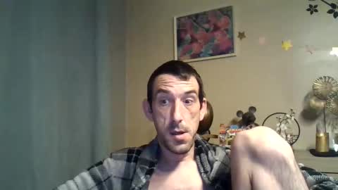 Snapshot of dreamguy38 chatting on 10.19.25 dreamguy38 online show from 10.19.25