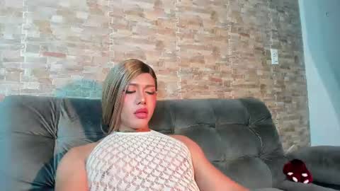 Snapshot of dreams_chloe chatting on 06.14.26 dreams_chloe online show from 06.14.26