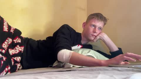 dreamy_devi1 online show from 04.15.26