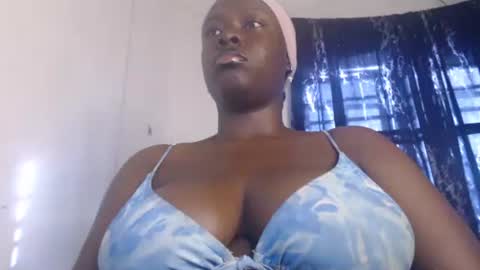 Snapshot of dreamy_wetpussy chatting on 05.14.26 BEAUTY online show from 05.14.26